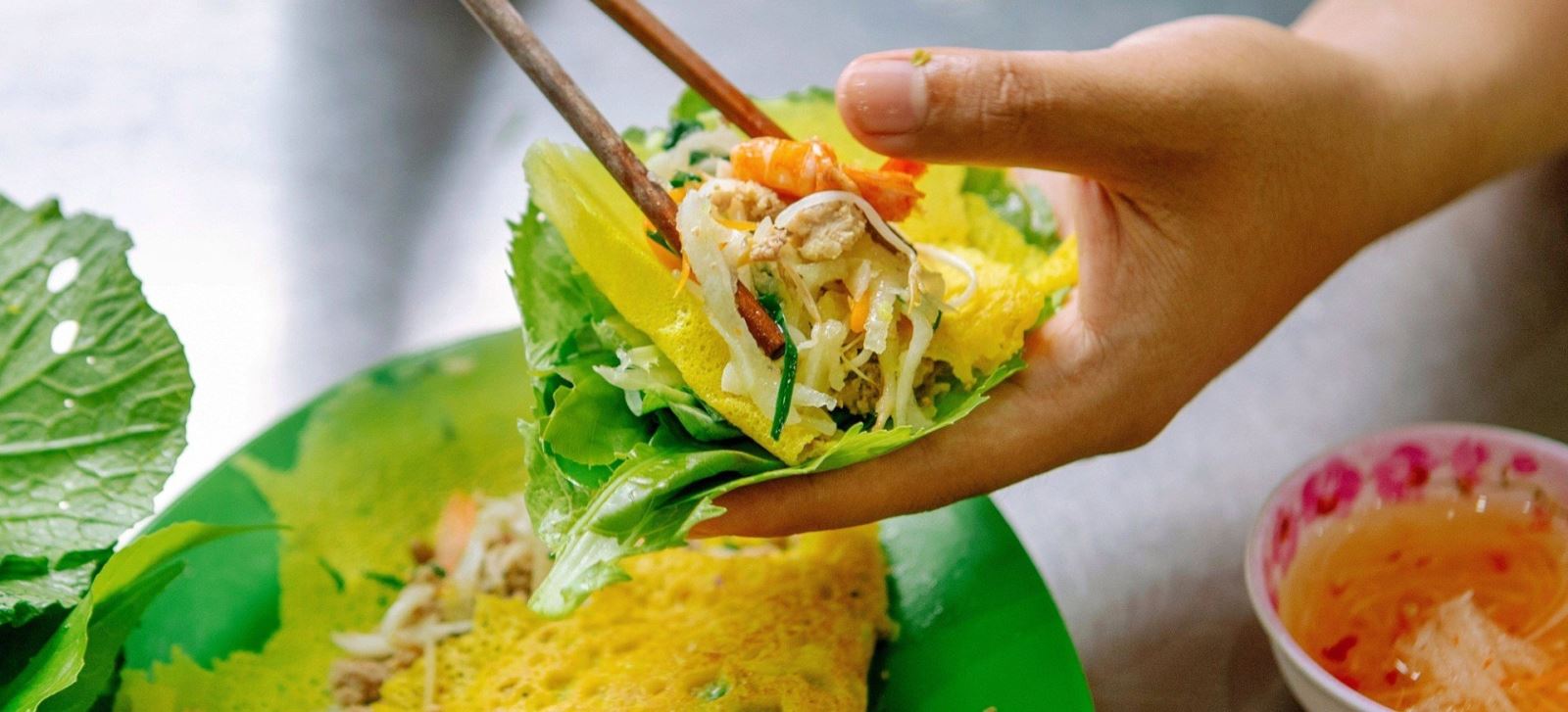 How to Wrap Banh Xeo
